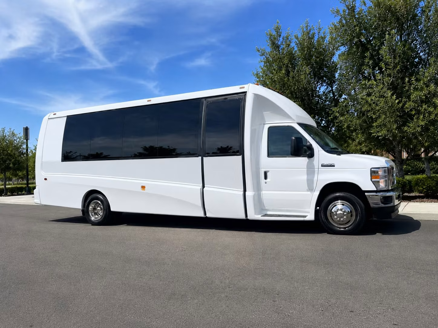 minibus rentals for smaller elizabeth school groups and day trips